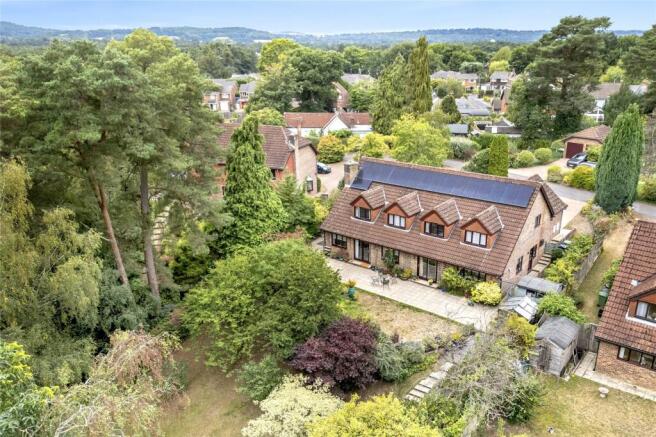 4 bed property, in The Woodlands, £875,000