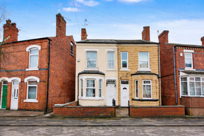 3 bed property, in Wallis Street, £160,000