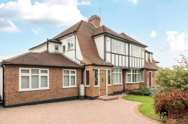 4 bed property, in Pickhurst Green, £850,000