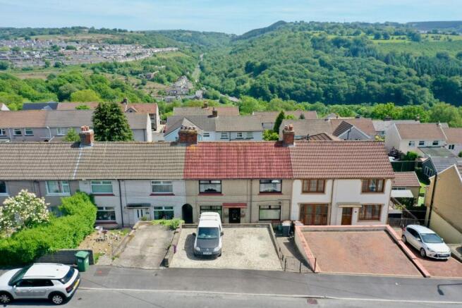 3 bed property, in Fflorens Road, £162,000