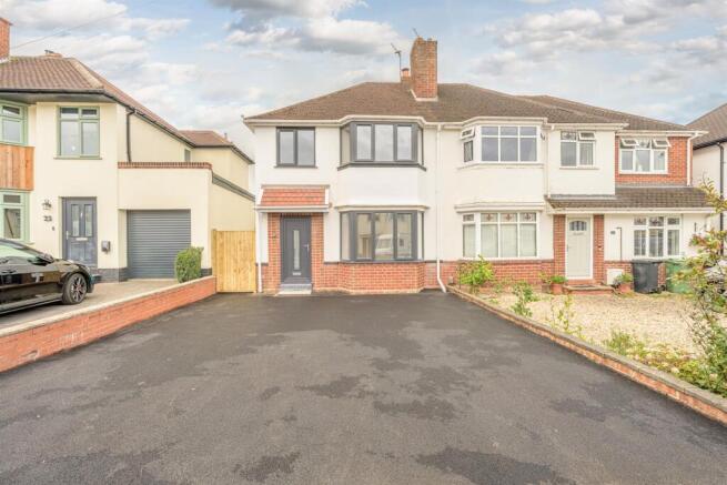 3 bed property, in Poplar Road, £365,000