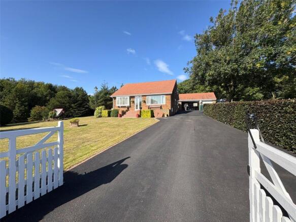 3 bed property, in Greenacres, £400,000