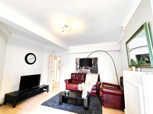 1 bed property, in Rossmore Court, £579,000