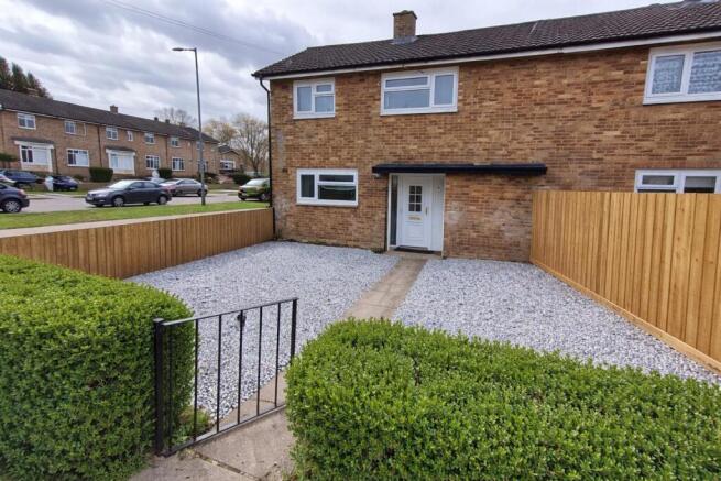 2 bed property, in Broadwater Crescent, £325,000