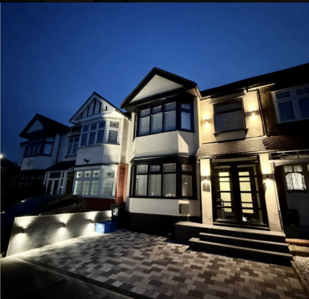 3 bed property, in Springfield Drive, £600,000