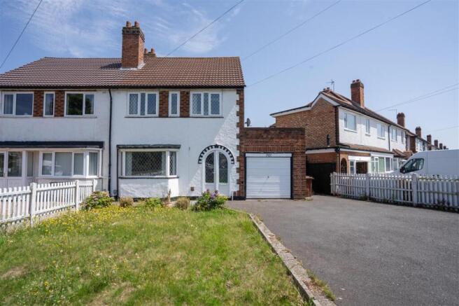 3 bed property, in Castle Lane, £325,000