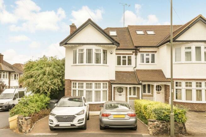 4 bed property, in Hatley Close, £975,000