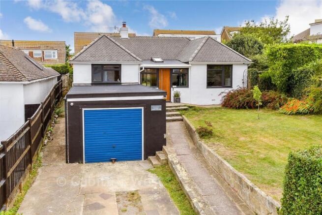 3 bed property, in Crescent Drive South, £550,000