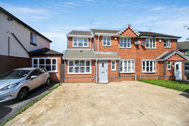 4 bed property, in Ansford Avenue, £260,000