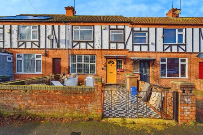 2 bed property, in Icknield Road, £300,000