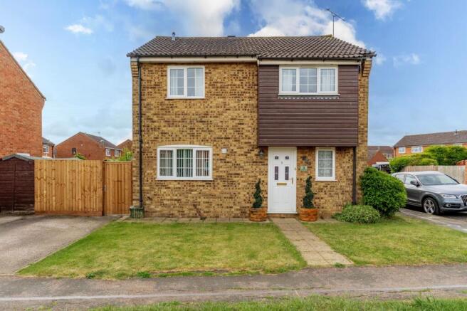 4 bed property, in Masefield Road, £325,000