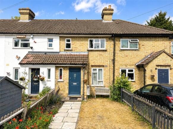 2 bed property, in Linden Close, £450,000