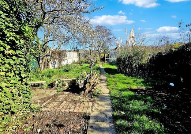 4 bed property, in Clarendon Street, £325,000