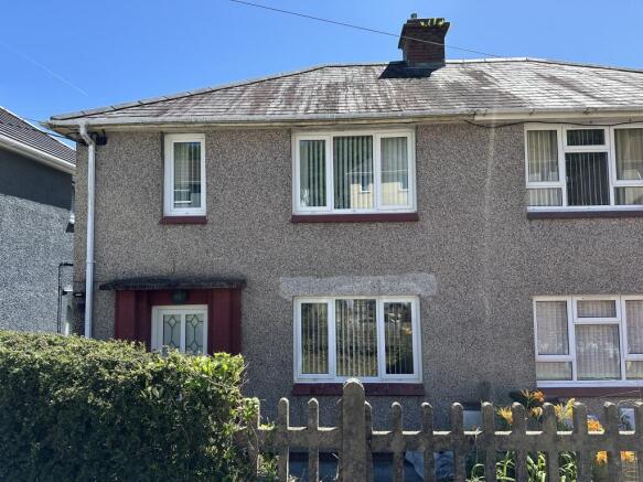 2 bed property, in Penywern Road, £122,500