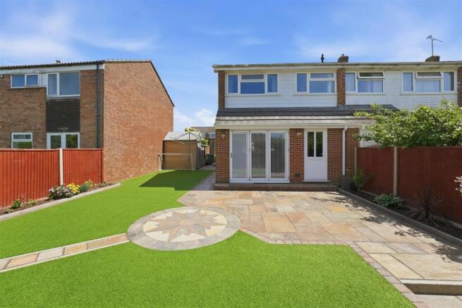 4 bed property, in Dovedale, £350,000