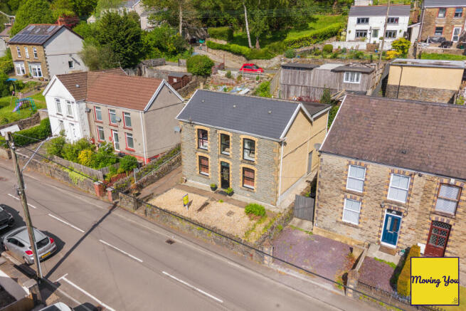4 bed property, in New Road, £290,000