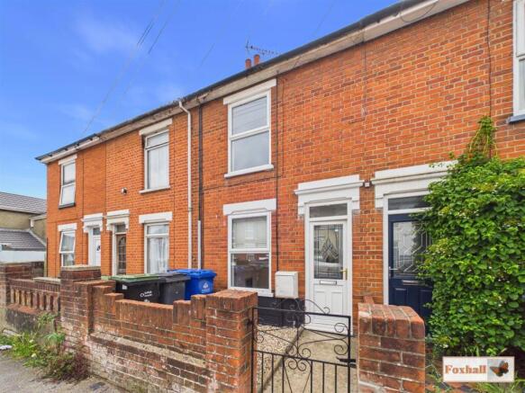 2 bed property, in Rosebery Road, £180,000