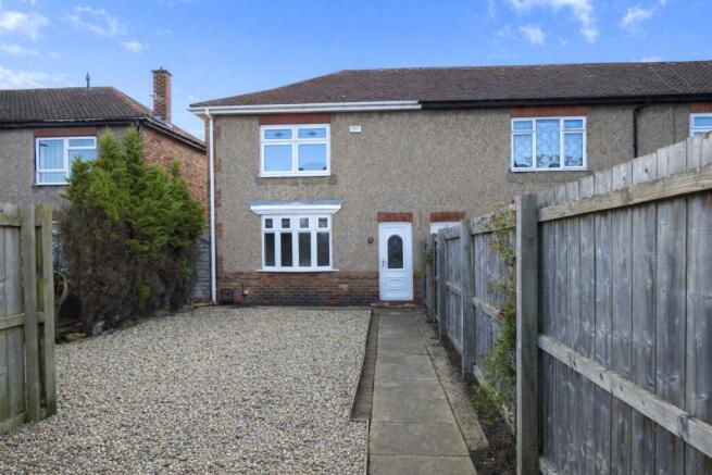 2 bed property, in Waller Terrace, £60,000