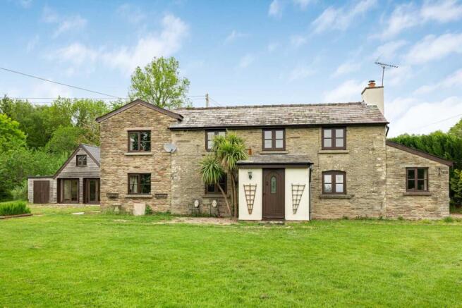 4 bed property, in Ewyas Harold Common, £675,000