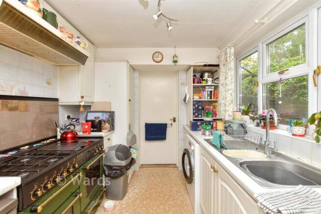 3 bed property, in London Road, £180,000