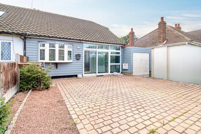 2 bed property, in Ashingdon Road, £350,000