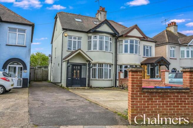 4 bed property, in Rayleigh Road, £385,000