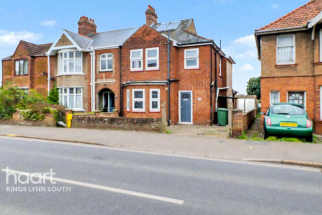 5 bed property, in Tennyson Avenue, £290,000