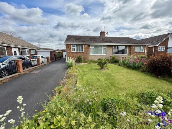 2 bed property, in Portal Drive, £230,000