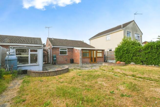 2 bed property, in Marion Avenue, £240,000