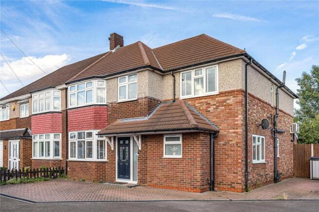 4 bed property, in Avon Road, £725,000
