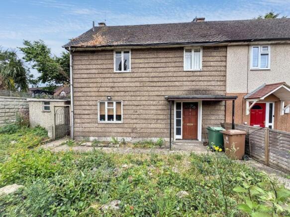 3 bed property, in Kempson Crescent, £200,000