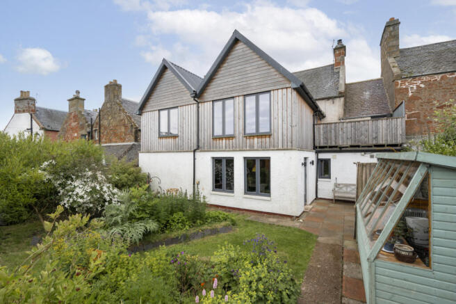 5 bed property, in Church Street, £475,000