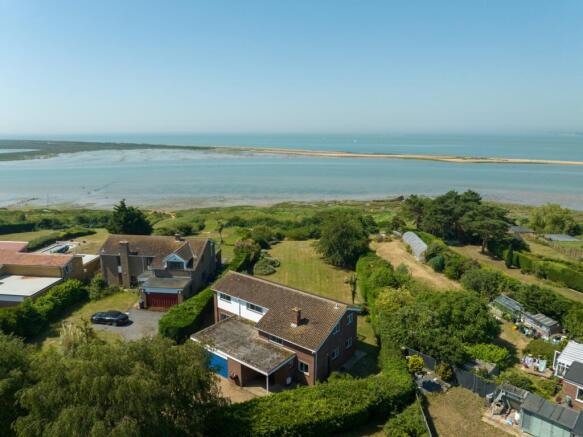 4 bed property, in Beacon Heights, £625,000
