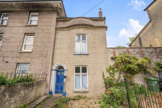 4 bed property, in Waterloo Road, £140,000