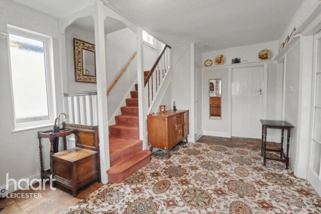 4 bed property, in Shanklin Drive, £475,000