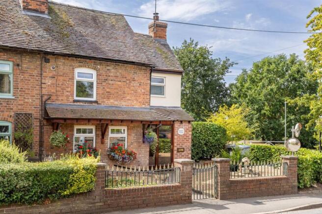 3 bed property, in Main Road, £349,950