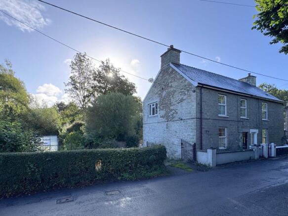 3 bed property, in Newry Road, £195,000
