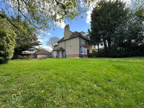 5 bed property, in St. Giles Avenue, £995,000