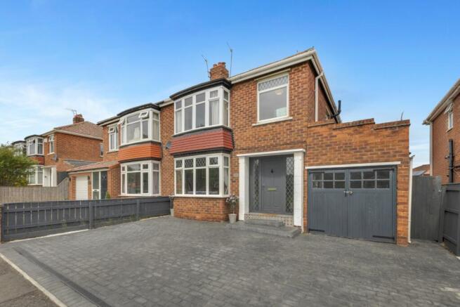 3 bed property, in Laneside Road, £240,000