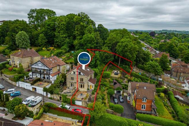 4 bed property, in The Folly, £300,000