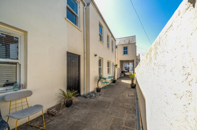 1 bed property, in Coleridge Street, £425,000
