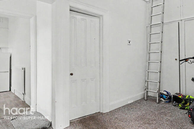 2 bed property, in Milburn Road, £175,000