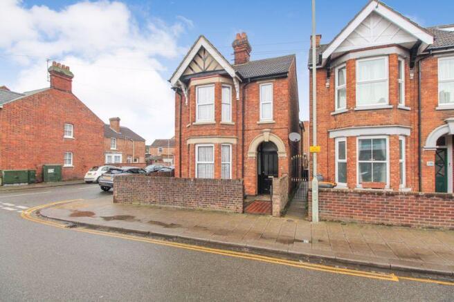 4 bed property, in Castle Road, £500,000