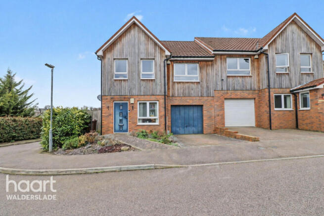 3 bed property, in Helms Way, £350,000