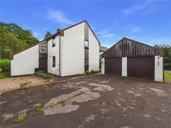 4 bed property, in Staddlestones Park, £460,000