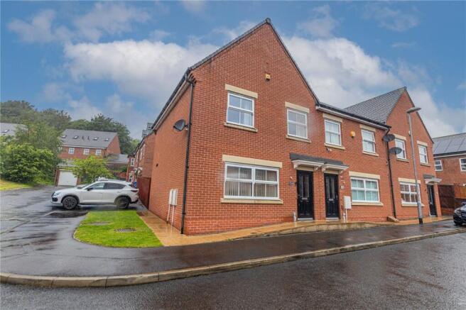3 bed property, in Drew Avenue, £230,000