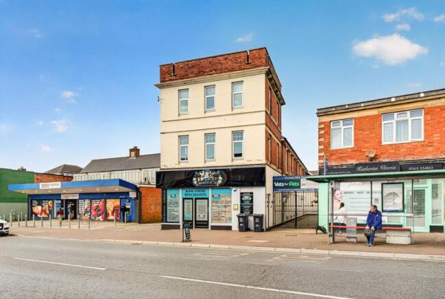 2 bed property, in Wimborne Road, £230,000