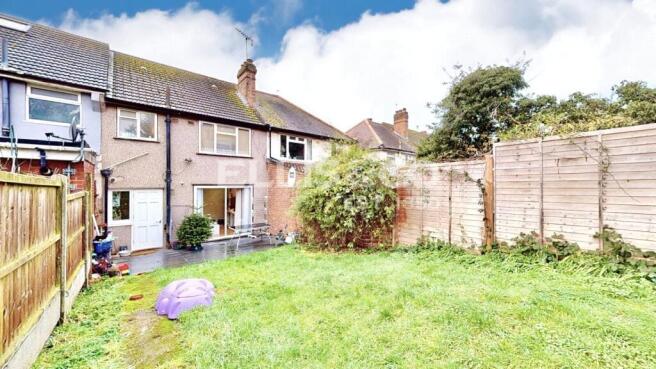 3 bed property, in Rosewood Avenue, £525,000