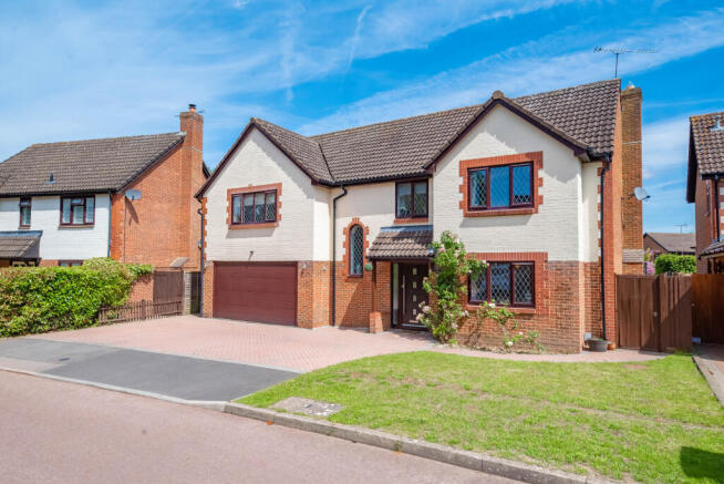 5 bed property, in Garnet Field, £900,000