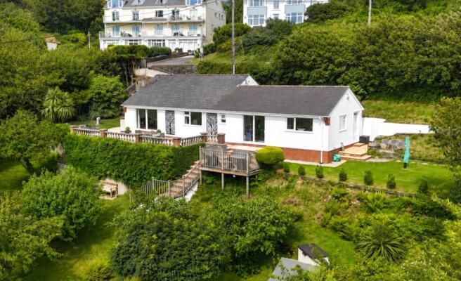 3 bed property, in Beach Road, £795,000